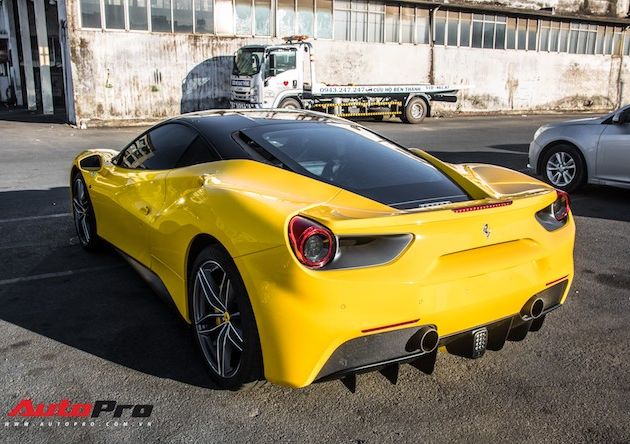 Ferrari 488 GTB màu vàng óng từng của đại gia Bình Dương tìm được chủ nhân mới, ra biển số trắng Sài Gòn Ferrari 488 GTB màu vàng óng từng của đại gia Bình Dương tìm được chủ nhân mới, ra biển số trắng Sài Gòn
