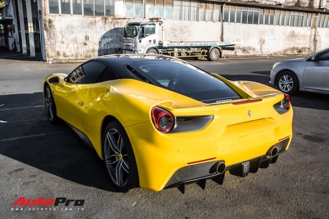 Ferrari 488 GTB màu vàng óng từng của đại gia Bình Dương tìm được chủ nhân mới, ra biển số trắng Sài Gòn