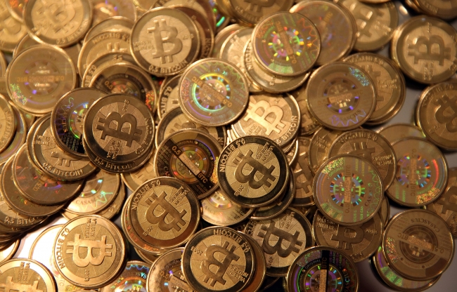 Giá Bitcoin trượt dốc, liệu bóng bóng sắp vỡ vụn?