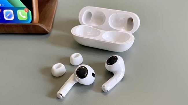 Hướng dẫn vệ sinh tai nghe AirPods đúng cách với 3 bước chuẩn Apple