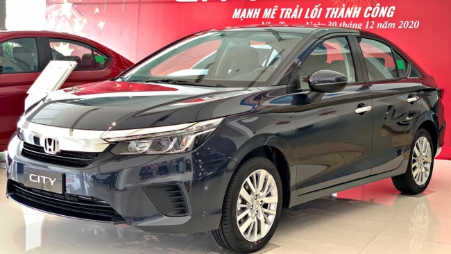 Honda City giảm giá kịch sàn trong tháng 7, chuẩn bị đón bản giá rẻ về đấu Toyota Vios