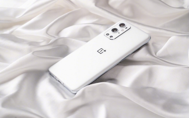 OnePlus 9 Pro hé lộ thiết kế màu 'trắng không tì vết', iPhone 13 sẽ phải dè chừng