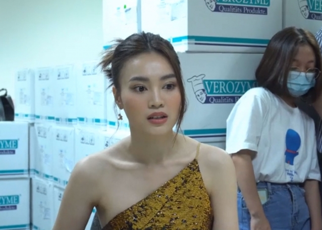 Lan Ngọc bất ngờ bị réo tên suốt những giờ qua, liên tục vấp phải loạt chỉ trích, mỉa mai từ antifan