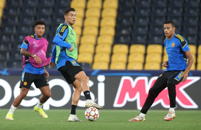 Sao MU sợ Ronaldo đến mức không dám ăn, bái phục sự nghiêm khắc