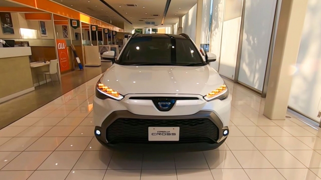 Cận cảnh Toyota Corolla Cross 2022 vừa về đại lý, giá chỉ 415 triệu khiến khách Việt ngỡ ngàng