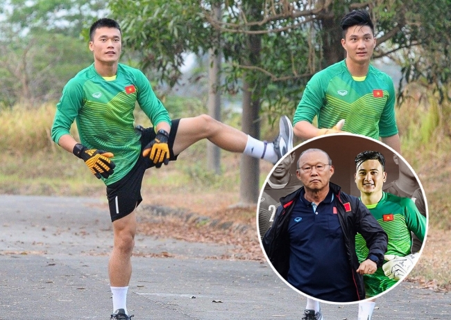 'Văn Lâm mới' thay thầy Park 'giấu bài', sẵn sàng cạnh tranh để chiếm lấy vị trí số 1 ở ĐT Việt Nam