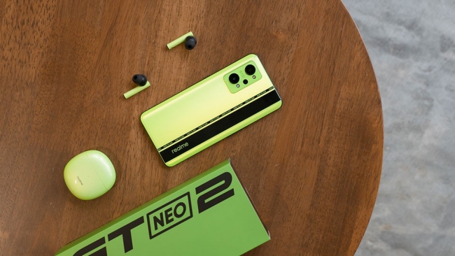 Mở hộp, trên tay nhanh Realme GT Neo2: Thiết kế lột xác, cấu hình chuẩn gaming phone, giá 'hạt rẻ'