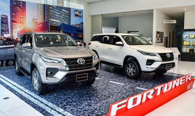 Quyết hạ bệ Hyundai Santa Fe, Toyota Fortuner tung ưu đãi khủng khiến khách Việt không thể bỏ qua