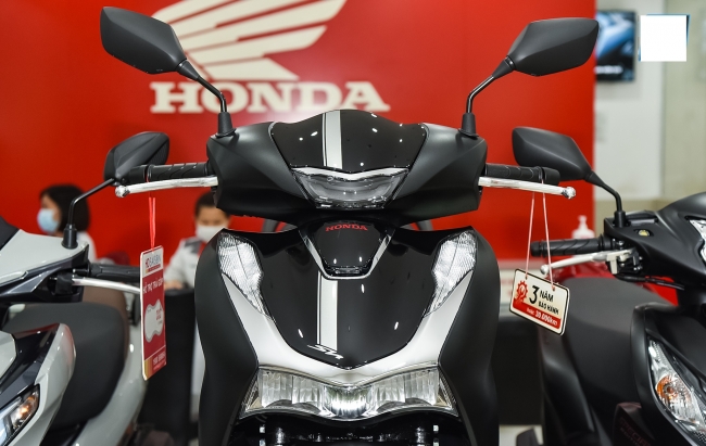 Honda SH 2021 bản đen mờ về đại lý: Diện mạo thực tế đẹp mê mẩn, mức chênh giá gây bất ngờ