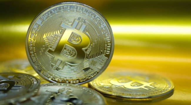 Giá Bitcoin ngày 13/11: Giá Bitcoin giảm còn  64.000 USD, thị trường tiền số 'nhuốm đỏ'