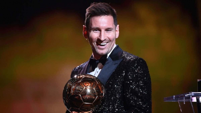 Vừa giành Quả bóng vàng 2021, Messi đề nghị trao danh hiệu cho đối thủ