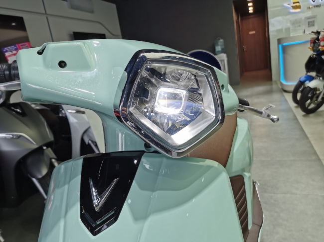 Cận cảnh mẫu xe ga mới ra mắt khách Việt ở đại lý: Giá ngang Honda SH Mode 2022, ngập tràn trang bị