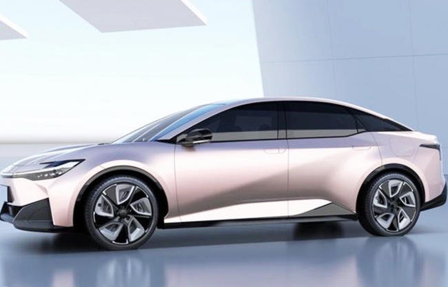 ‘Kẻ ngáng chân’ Toyota Camry 2022 lộ mặt: Thiết kế tương lai, trang bị xịn sò bậc nhất!