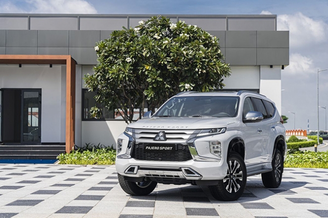 Giá lăn bánh Mitsubishi Pajero Sport tháng 3/2022 khiến Hyundai Santa Fe, Toyota Fortuner điêu đứng