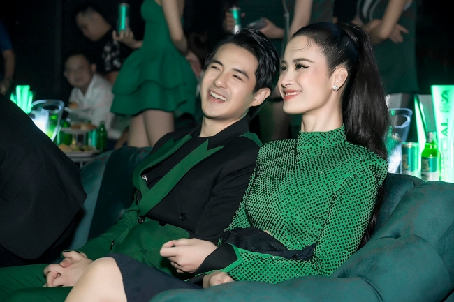 Đông Nhi - Ông Cao Thắng trốn con đi hẹn hò, nhan sắc và vóc dáng ‘mẹ bỉm’ ngoài đời thực gây sốt