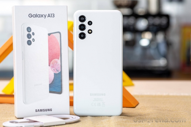Samsung Galaxy A13 ra mắt tại Mỹ với giá rẻ bằng 1/6 iPhone 13 Pro Max nhưng bị cắt 1 thứ quan trọng