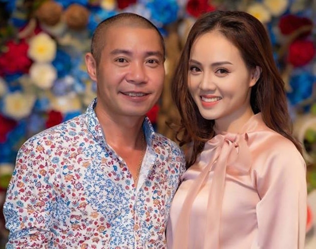 Bà xã đăng tải hình ảnh bên NSND Công Lý và tiết lộ một điều thay đổi chóng mặt của chồng sau khi ốm