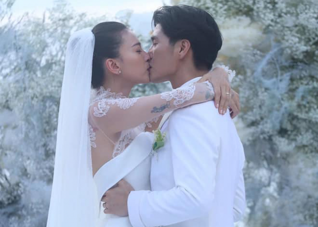 Clip quay trọn cảnh Ngô Thanh Vân - Huy Trần trao nhau nụ hôn ngọt ngào trong đám cưới thế kỷ