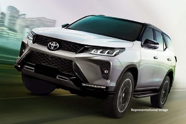 Toyota Fortuner hoàn toàn mới sắp trình làng: Lột xác toàn diện khiến Hyundai Santa Fe ‘tắt điện’