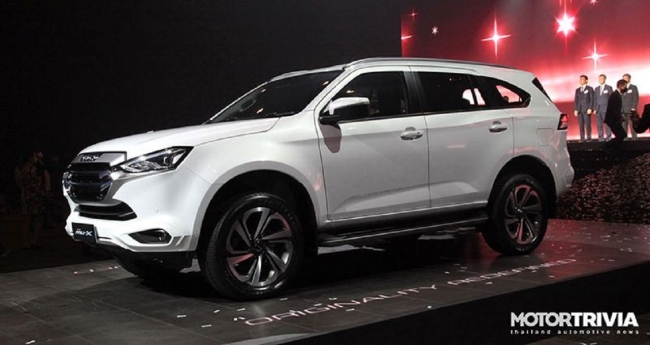 Mẫu SUV 7 chỗ rẻ nhất Việt Nam tiếp tục giảm giá, xuống mức cực thấp khiến Toyota Fortuner 'e ngại'