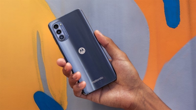 Motorola ra mắt Moto G62 5G và G42 có thiết kế khá giống Samsung Galaxy Note 20