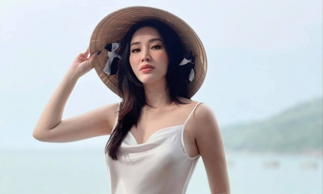 Bảo Thy diện bikini khoe vòng 1 ngồn ngộn dù bị chồng cản, 1 điểm của ‘mẹ bỉm’ khiến CĐM ngỡ ngàng