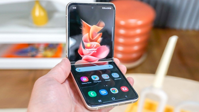 Samsung thử nghiệm màn hình OLED gập mới tại Việt Nam, hứa hẹn sẽ ra mắt smartphone màn gập giá rẻ