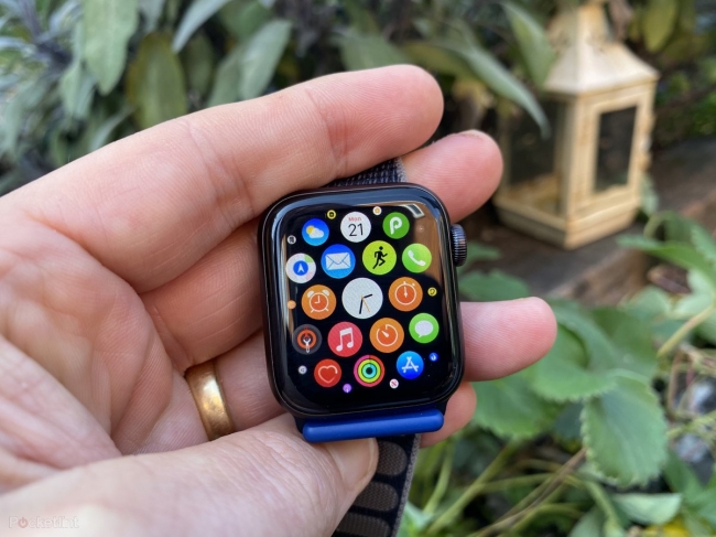 Apple giảm giá mạnh tay cho Apple Watch SE, tiết kiệm đến 2.3 triệu đồng