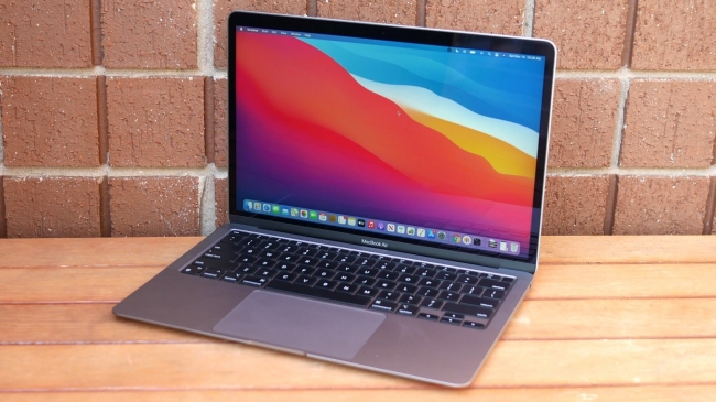 Giá MacBook tháng 7/2022: MacBook Pro M1 2020 giảm tới 4.5 triệu, ‘dọn đường’ cho Pro M2 2022 ra mắt