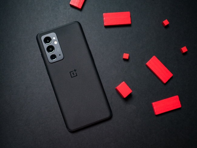 Sau OnePlus 10T, OnePlus tiếp tục tung ra phiên bản 10RT với màn hình AMOLED 120Hz