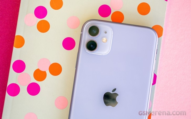 Giá iPhone 11 giảm thấp 'không tưởng' đầu tháng 8/2022, 'vùi dập' Galaxy S21 FE mới