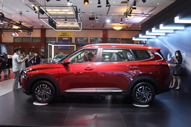 Cận cảnh Kia Seltos phiên bản kéo dài mới, quyết ‘lật đổ’ Mitsubishi Xpander với mức giá hấp dẫn