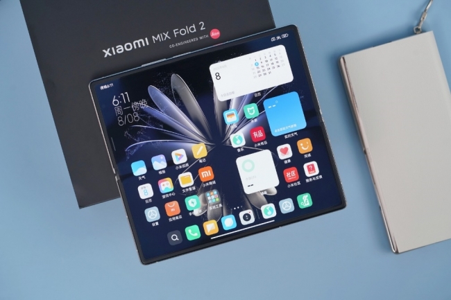 Trên tay Xiaomi MIX Fold 2 - smartphone màn hình gập siêu mỏng mới ra mắt