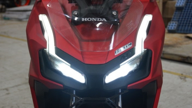 Khách Việt mê mẩn mẫu Honda ADV 160 giá 56 triệu mới về đại lý, diện mạo thực tế đẹp hơn cả Honda SH