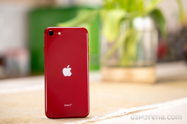 Giá đập hộp iPhone SE 2022 tháng 9 cực ‘hạt dẻ’, hiệu năng chẳng kém iPhone 13 Pro Max