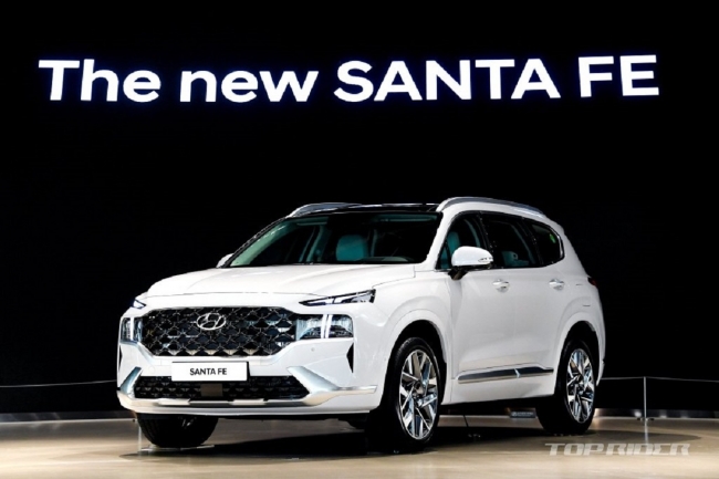 Hyundai SantaFe 2023 mở bán với giá hấp dẫn khó tin, thêm loạt trang bị và công nghệ hàng đầu