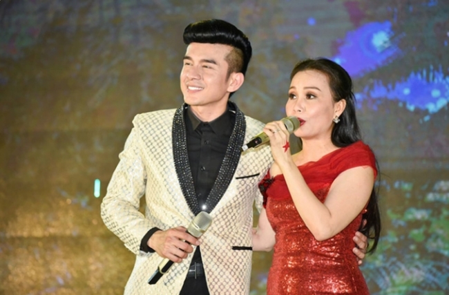 Cẩm Ly bị khán giả 'chặn đường' trong show có Đan Trường, hé lộ lý do khiến ai cũng bất ngờ