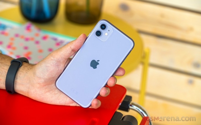 Giá iPhone 11 mới nhất tháng 10/2022: Rẻ như xả kho đón iPhone 14