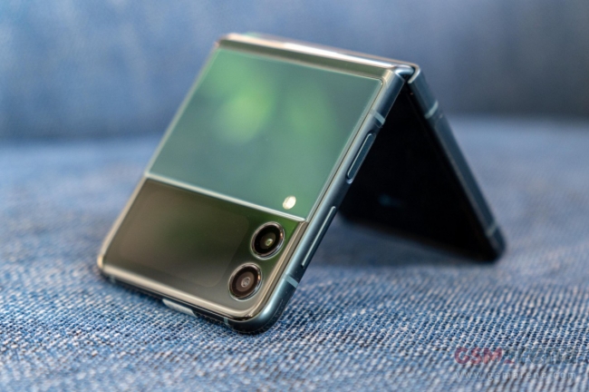 Galaxy Z Flip 3 giảm gần nửa giá, đập hộp chỉ từ 14,5 triệu có đáng mua?