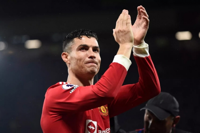NÓNG: MU chính thức chấm dứt hợp đồng với Ronaldo