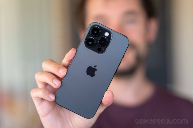 Giá iPhone 14 Pro mới nhất tháng 12, giảm sâu khó tin, rẻ đến mức đè bẹp Galaxy S22 Ultra