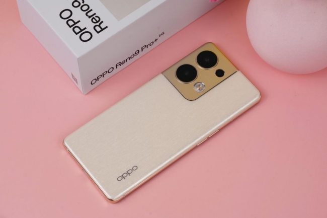Trên tay OPPO Reno9 Pro+, chip rồng hàng đầu, sạc nhanh 80W, camera lu mờ Galaxy S22 Ultra