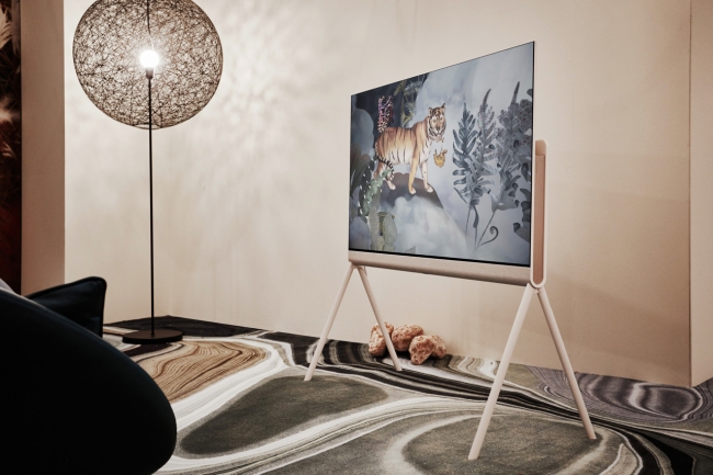 LG Việt Nam chính thức ra mắt TV OLED Posé: Đậm chất nghệ thuật  
