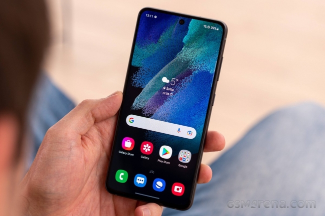Giá Galaxy S21 FE mới nhất tháng 12, giảm cháy sàn, rẻ hơn Galaxy A73 5G đe nẹt iPhone 11, iPhone SE