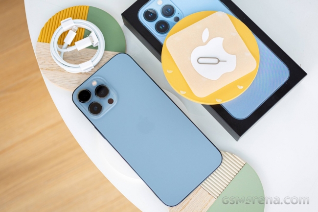 Giá iPhone 13 Pro Max mới nhất cuối tháng 12 rẻ như cho, đe nẹt Galaxy S22 Ultra