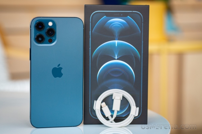 Giá iPhone 12 Pro Max cập nhật cuối tháng 12: Rẻ như cho, ‘đá bay’ đối thủ Galaxy S22 Ultra