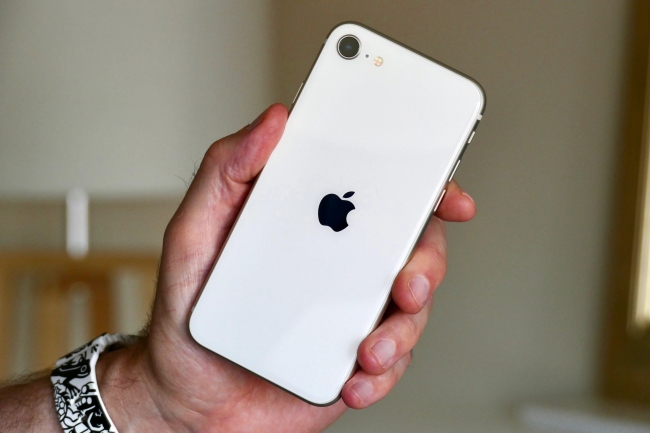 Giá iPhone SE 2022 mới nhất tháng 1/2023: Thấp chạm đáy, rẻ hơn cả Galaxy A73 tầm trung