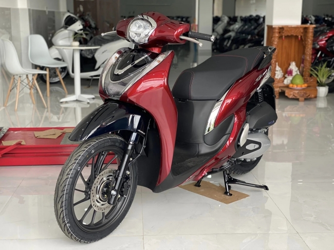 Trái ngược Honda Vision, giá xe Honda SH Mode 2023 chạm mức khó tin tại đại lý