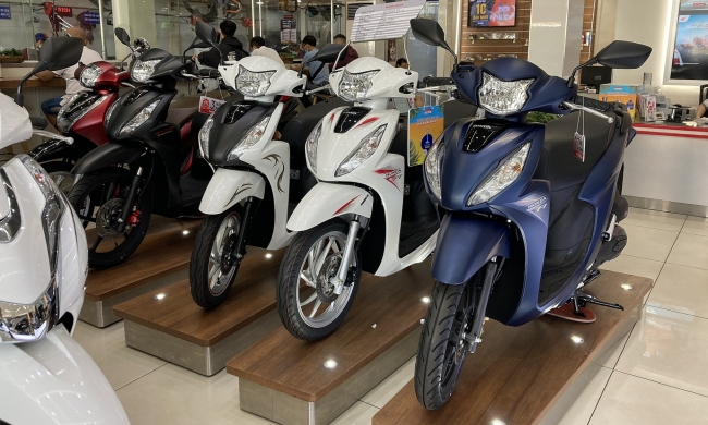 Giá xe Honda Vision 2023 biến động mạnh tại đại lý, liệu khách Việt có nên xuống tiền?