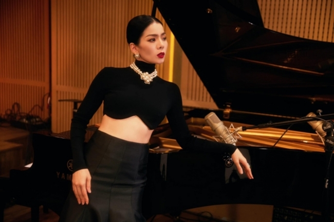 Lệ Quyên diện đồ hiệu sang chảnh, tất bật tập luyện cho Love Concert